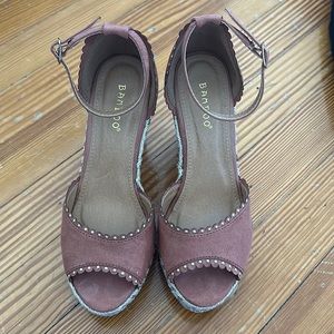 Bamboo Muave Gold Wedge Sandals Size 6